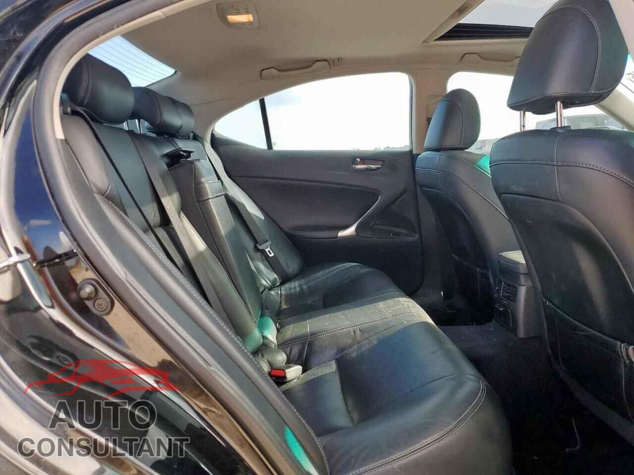LEXUS IS 2011 - JTHBF5C24B5131826