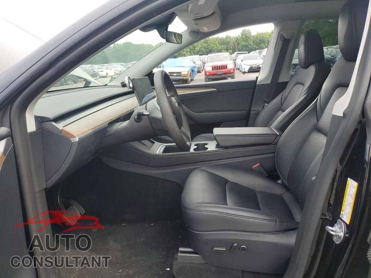 TESLA MODEL Y 2024 - 7SAYGDED9RF156539
