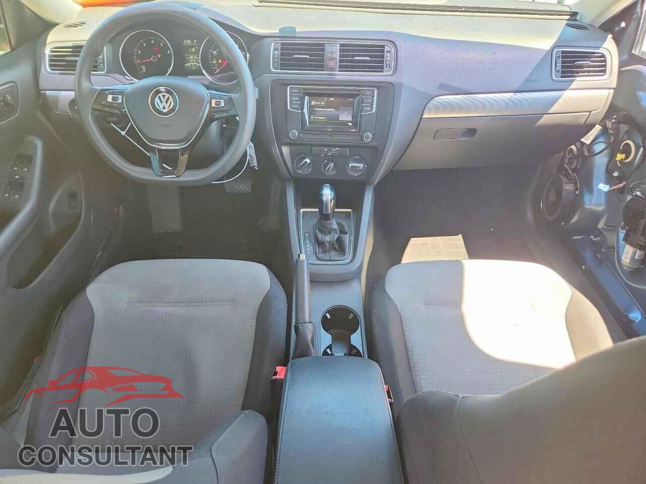 VOLKSWAGEN JETTA 2017 - 3VW2B7AJ8HM386739