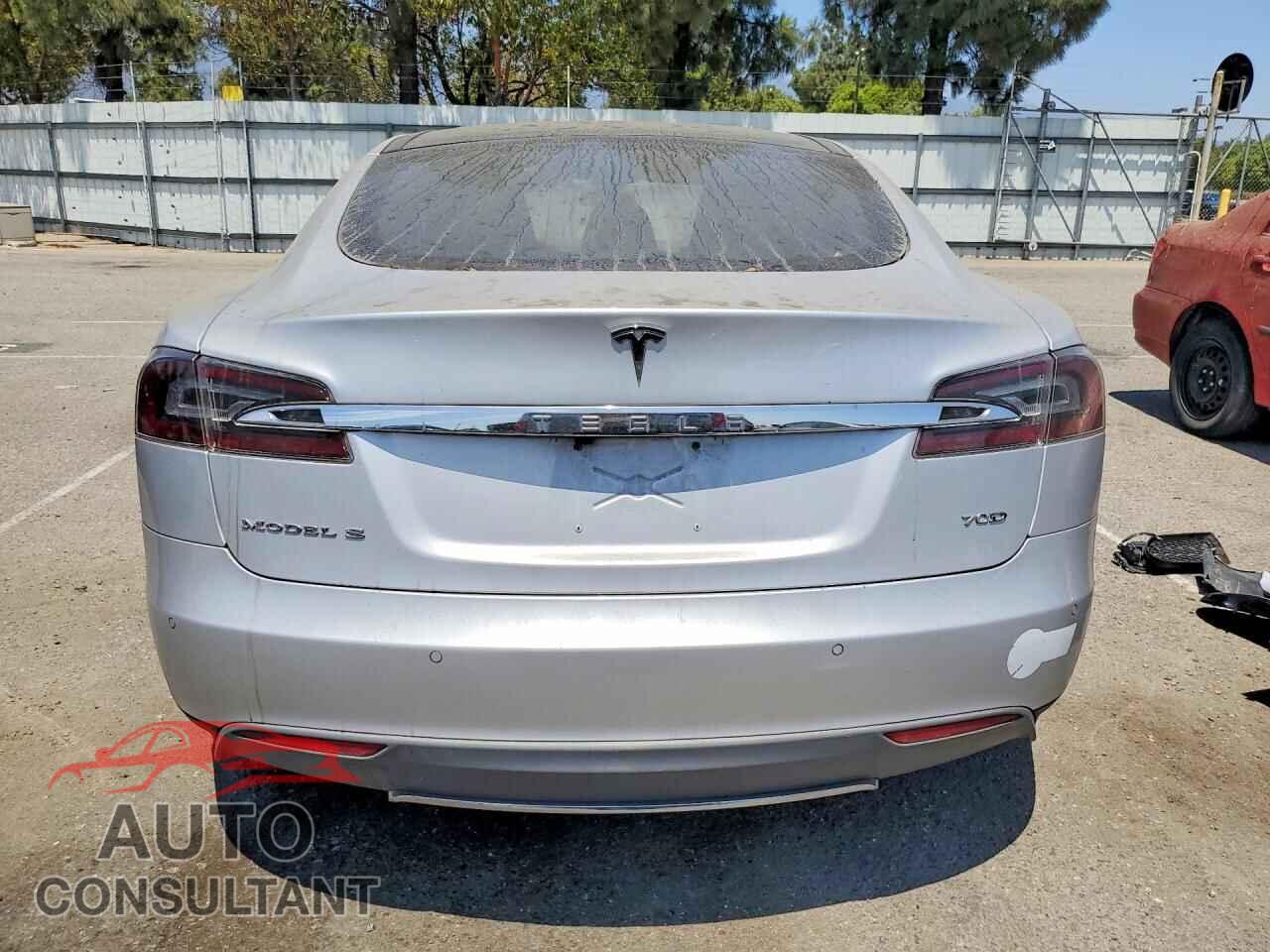 TESLA MODEL S 2015 - 5YJSA1E28FF117373