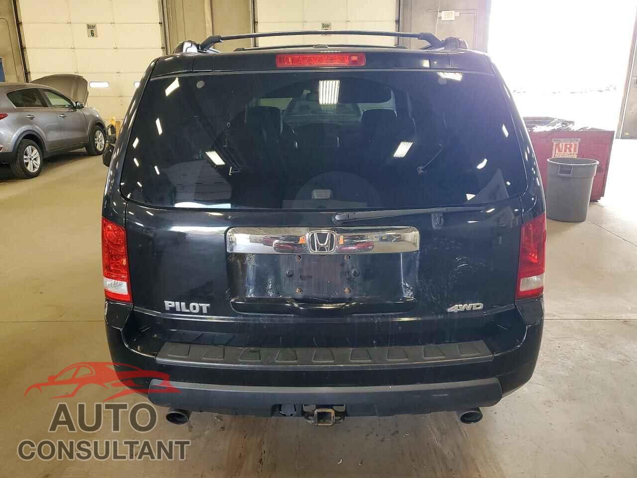 HONDA PILOT 2011 - 5FNYF4H65BB026535