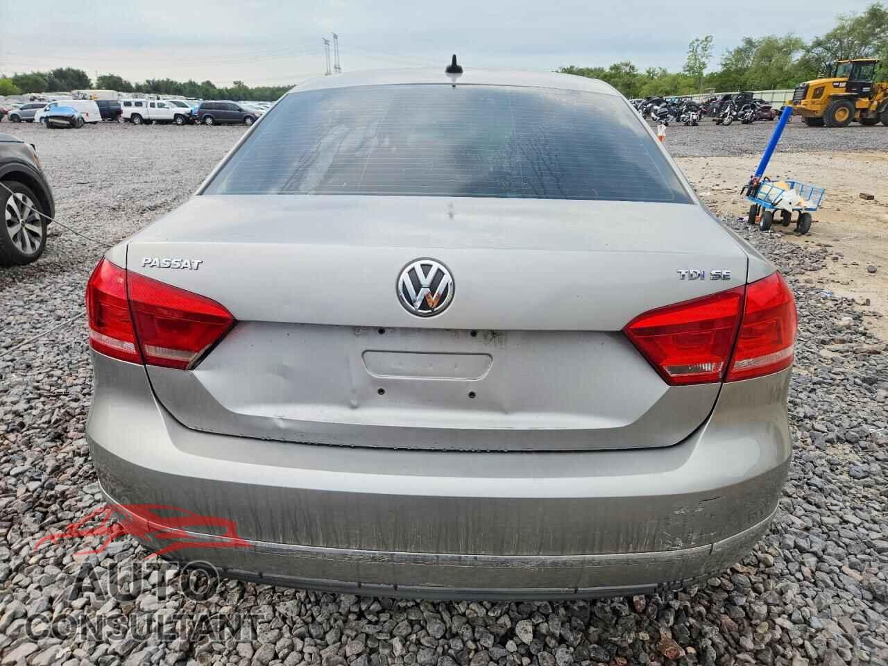 VOLKSWAGEN PASSAT 2013 - 1VWBN7A37DC112002