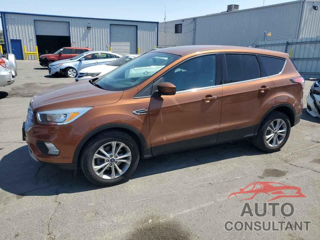 FORD ESCAPE 2017 - 1FMCU0GD1HUA82895