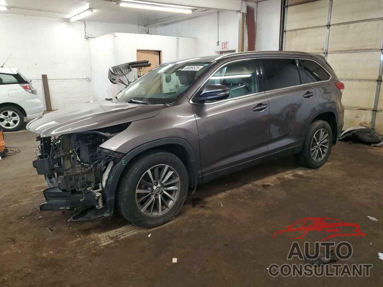 TOYOTA HIGHLANDER 2019 - 5TDJZRFH2KS584428