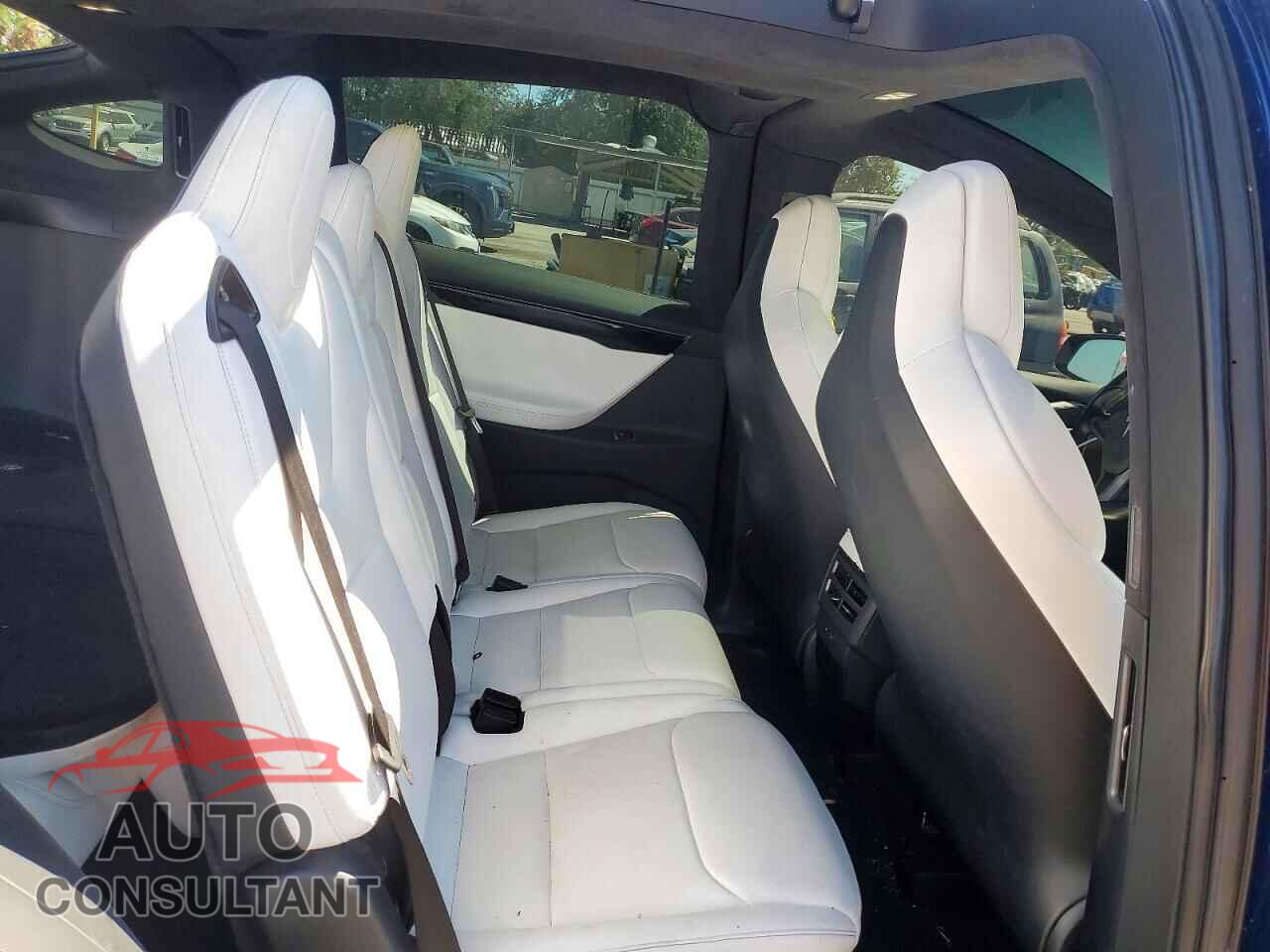 TESLA MODEL X 2018 - 5YJXCAE27JF115946