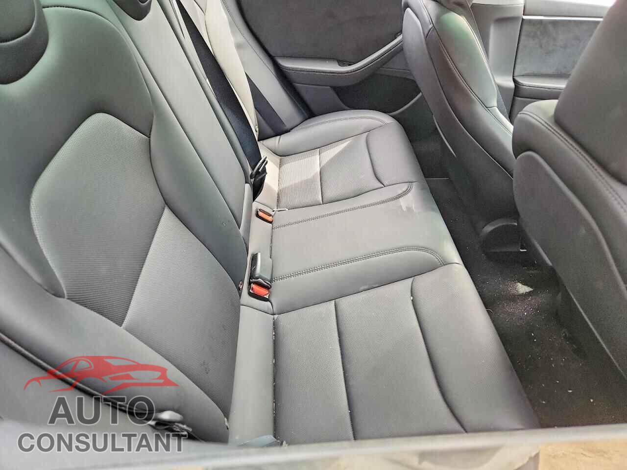 TESLA MODEL 3 2025 - 5YJ3E1EB7SF063843