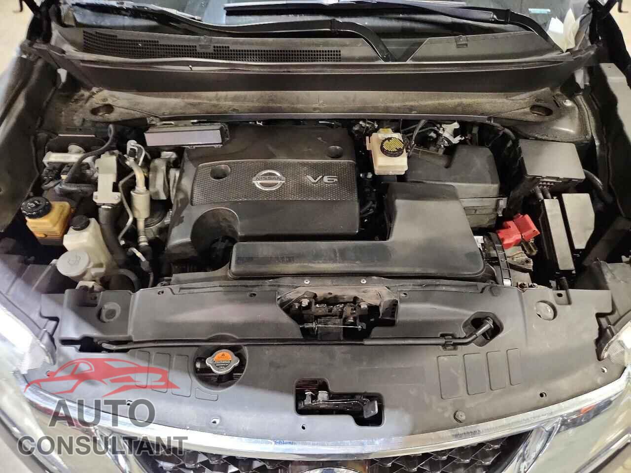 NISSAN PATHFINDER 2015 - 5N1AR2MN1FC647733