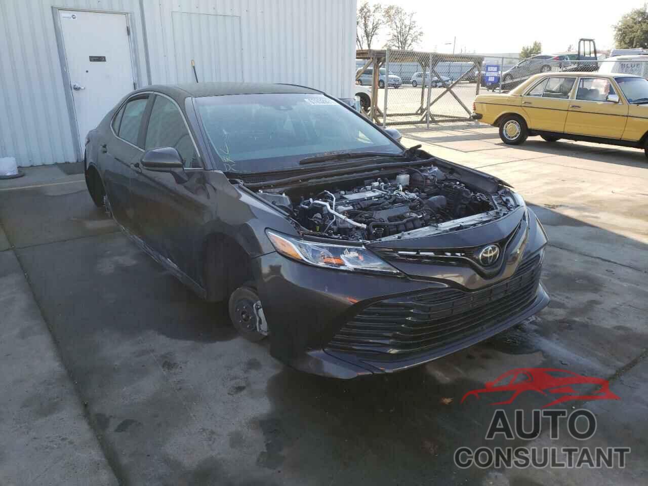 TOYOTA CAMRY 2018 - 4T1B11HK2JU131583