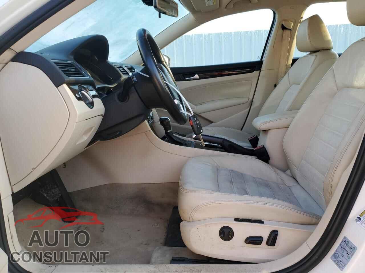 VOLKSWAGEN PASSAT 2014 - 1VWCT7A30EC006308