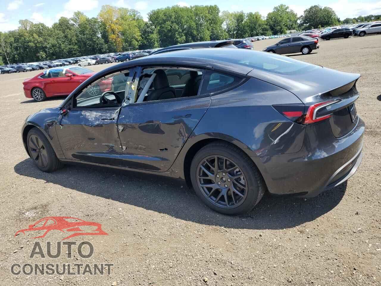 TESLA MODEL 3 2025 - 5YJ3E1EA2SF043877