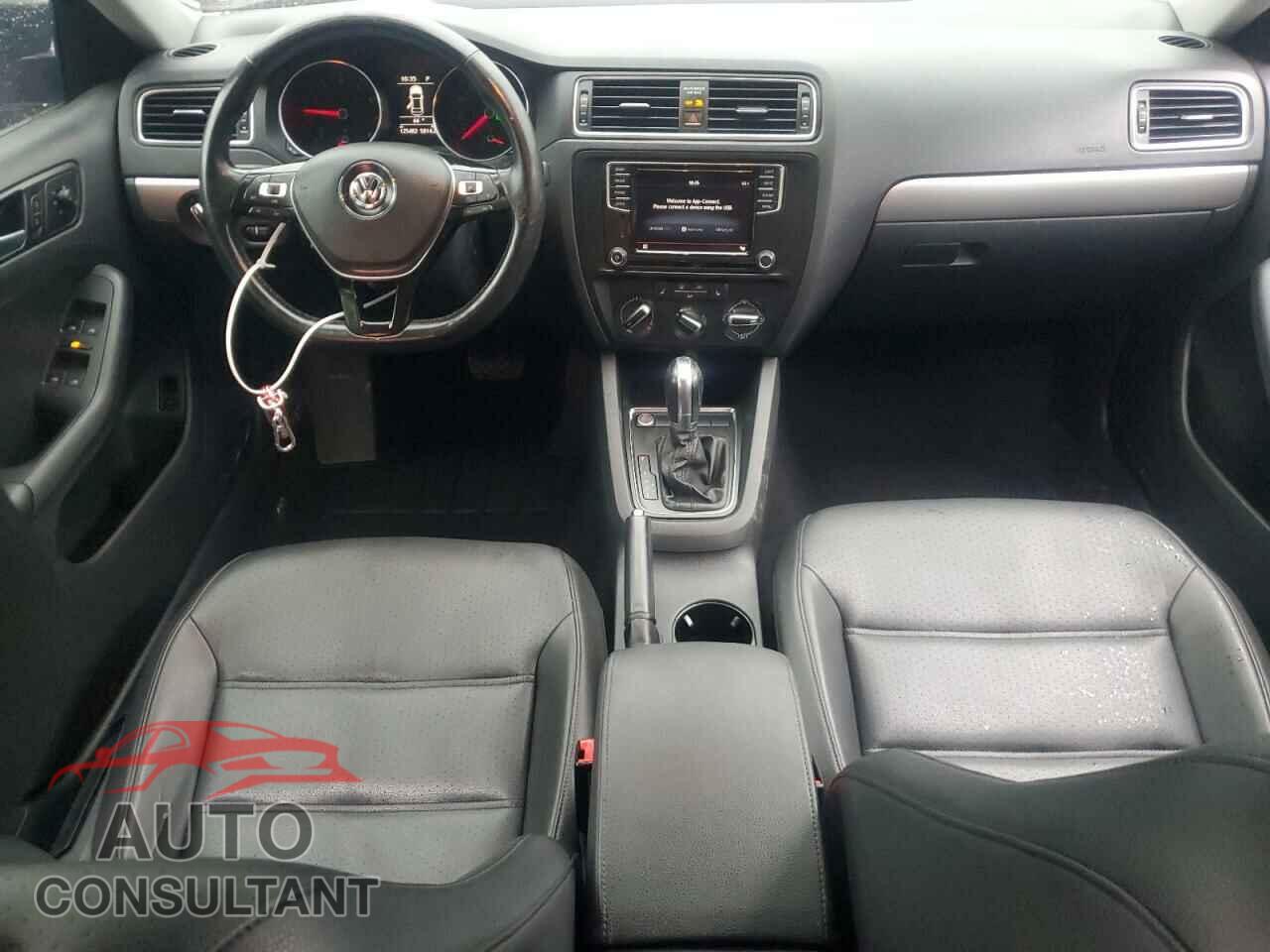 VOLKSWAGEN JETTA 2017 - 3VWDB7AJ0HM374108