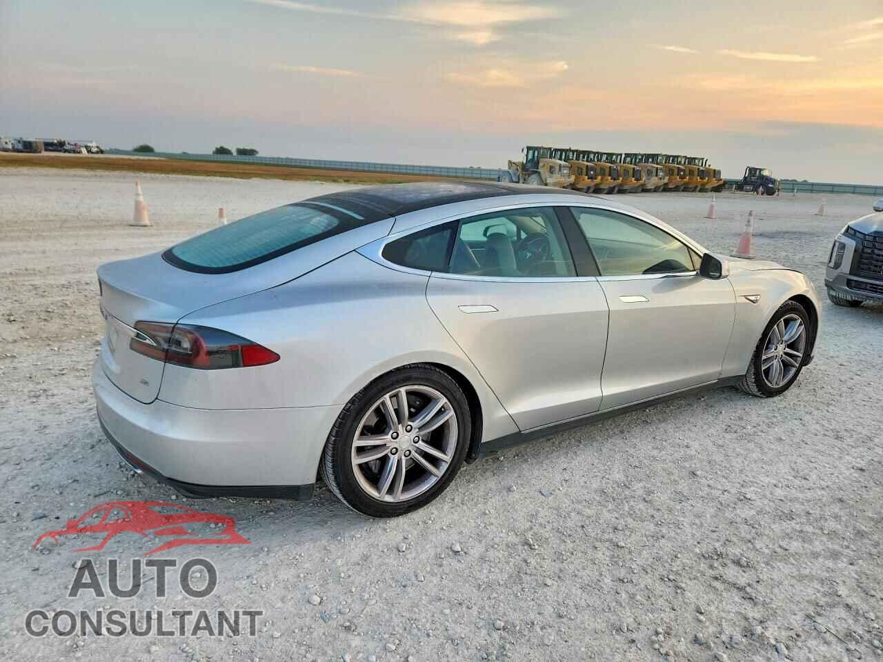 TESLA MODEL S 2013 - 5YJSA1CN0DFP17301