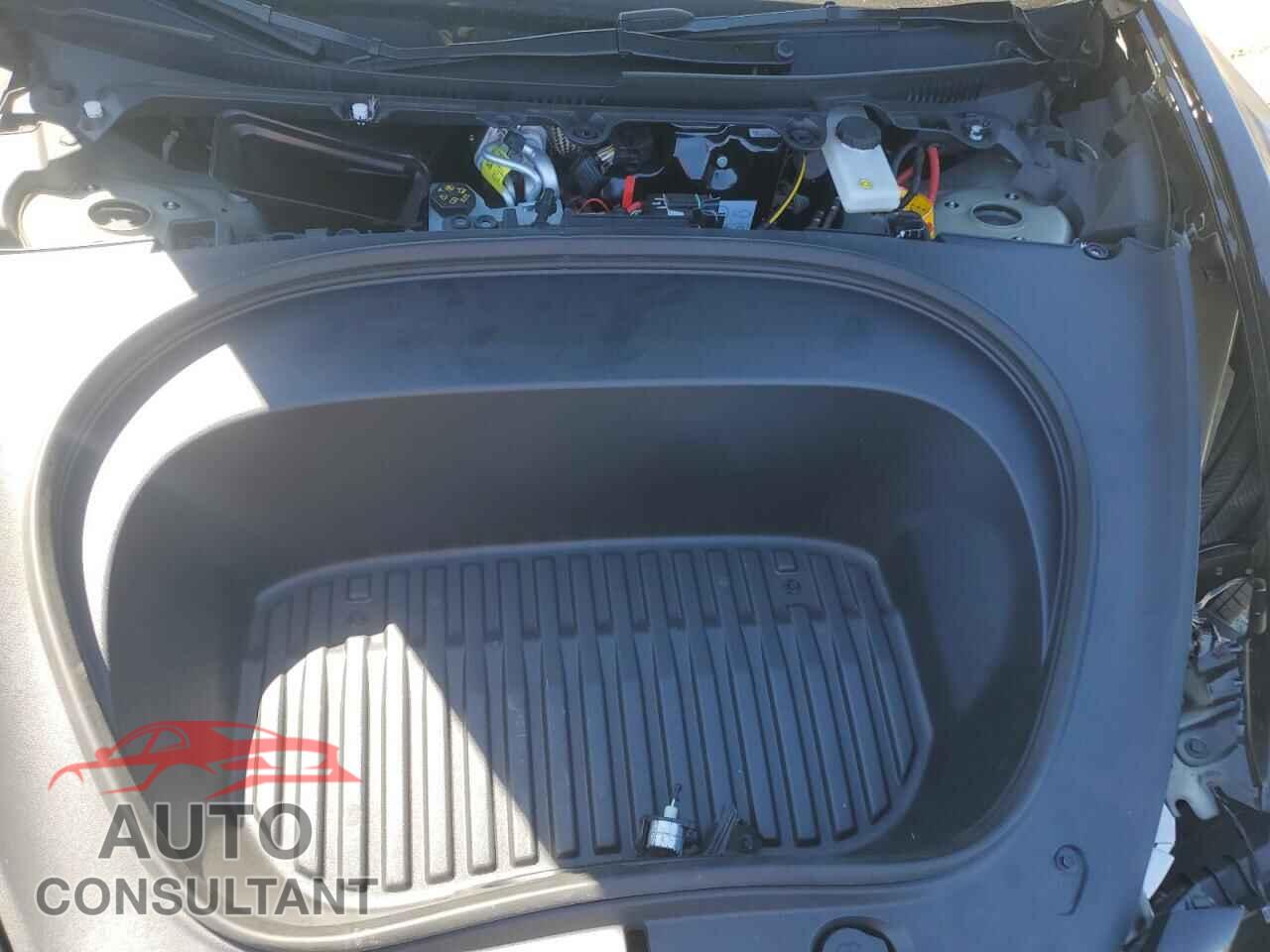 TESLA MODEL 3 2024 - 5YJ3E1EA6RF858139