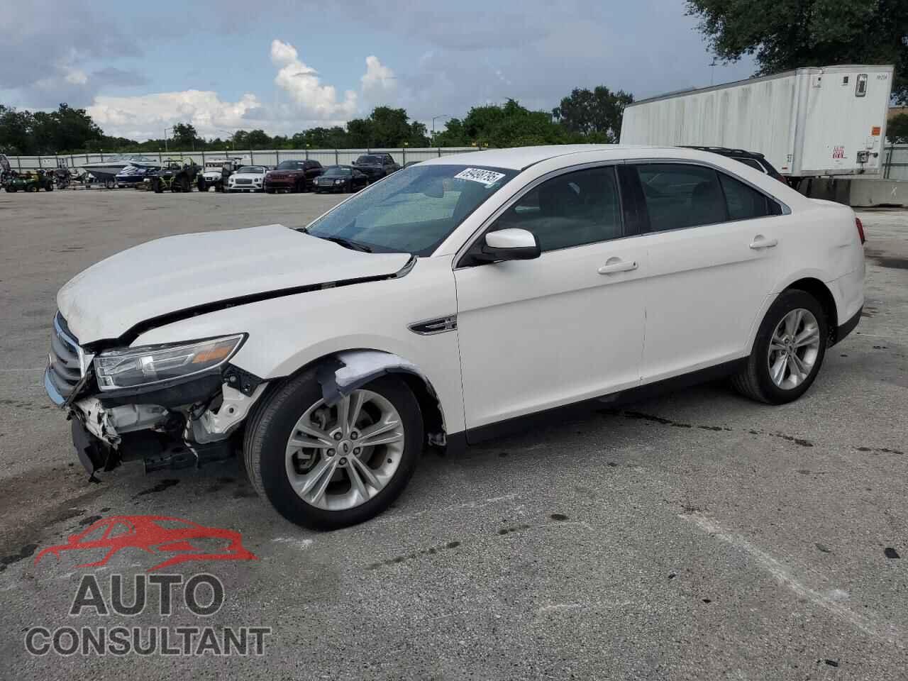 FORD TAURUS 2018 - 1FAHP2E84JG142102