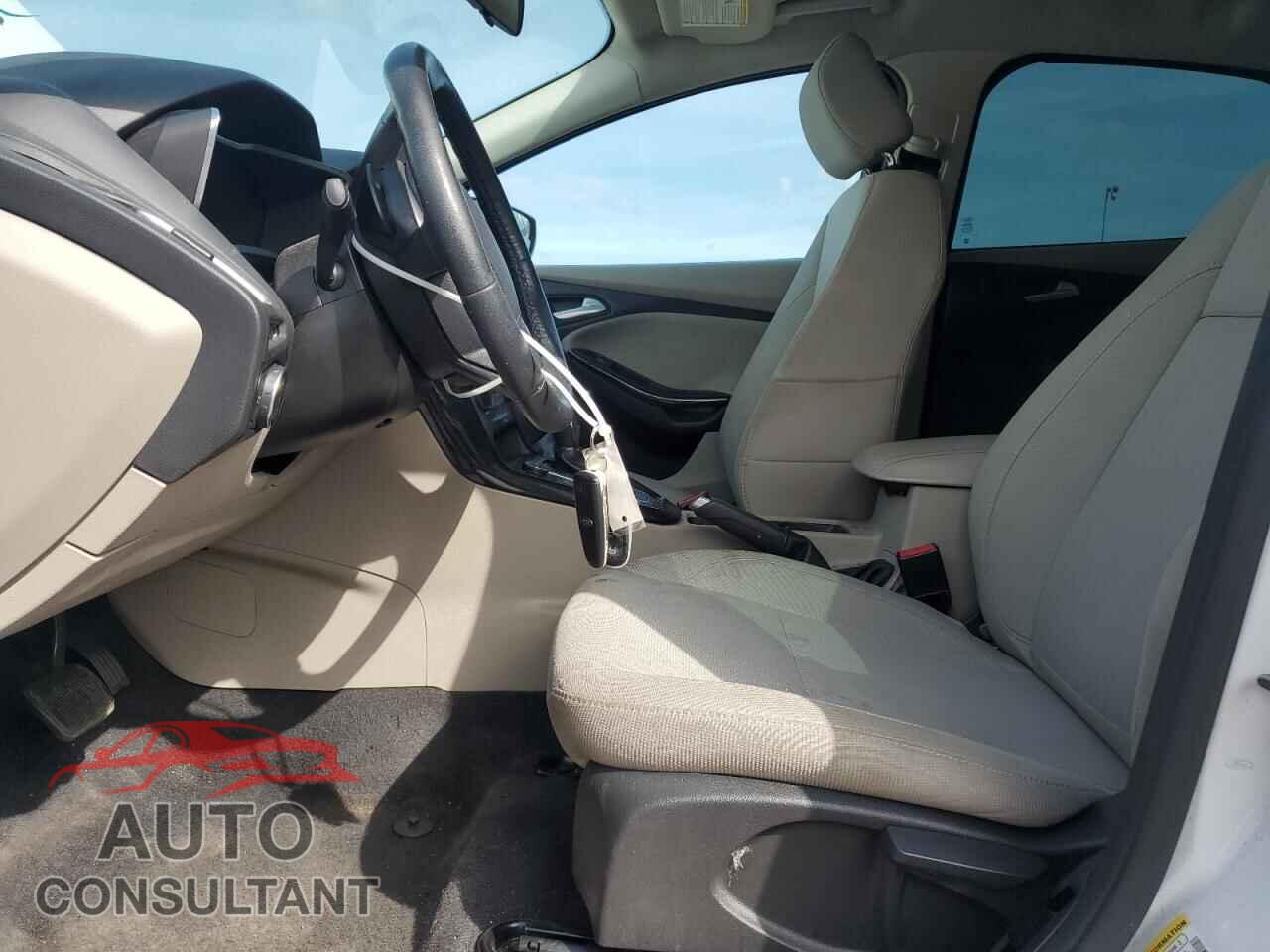 FORD FOCUS 2017 - 1FADP3R40HL224437
