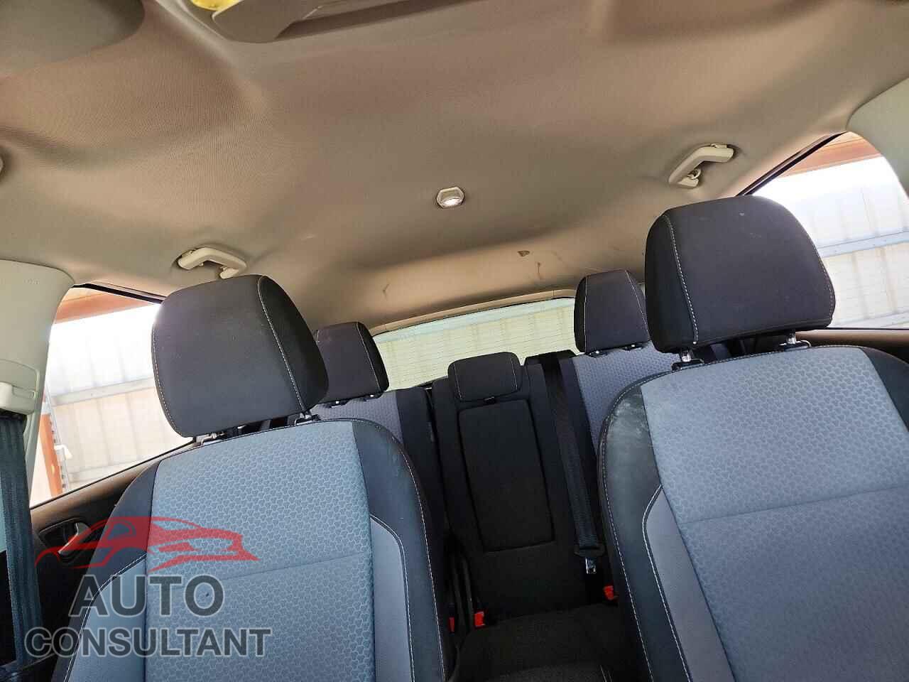 FORD ESCAPE 2017 - 1FMCU0GD2HUC24901
