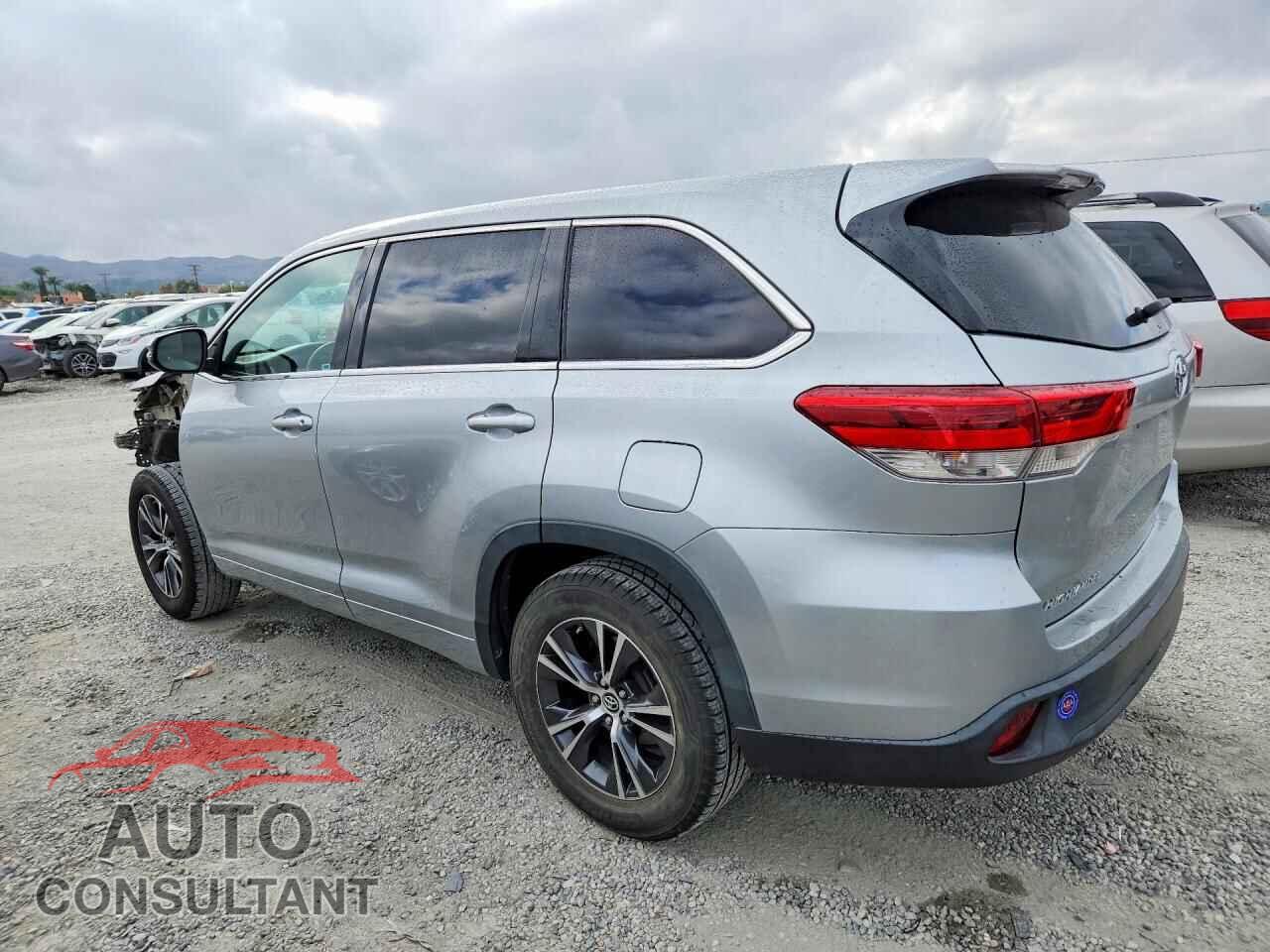 TOYOTA HIGHLANDER 2018 - 5TDZARFH3JS034342