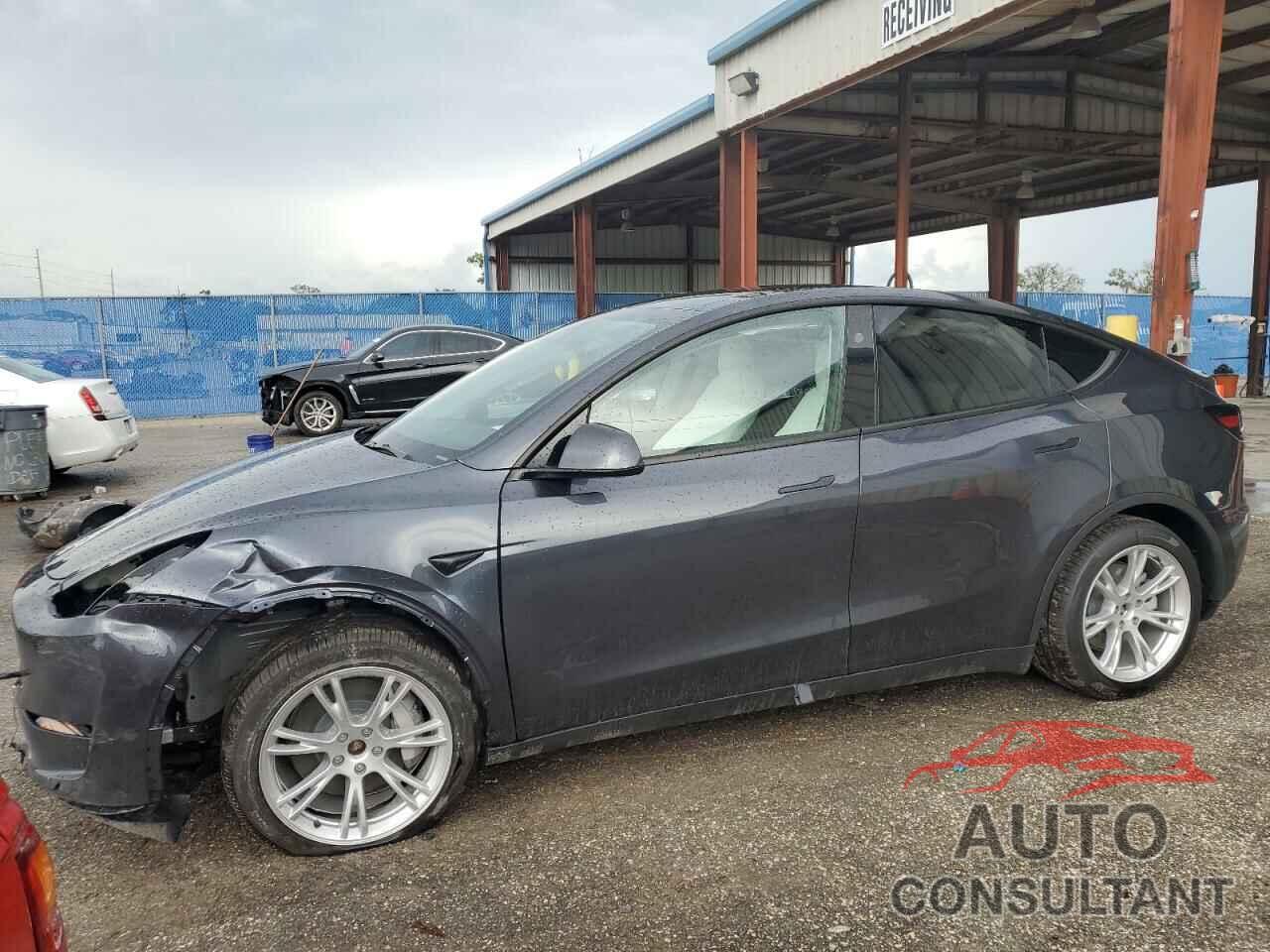 TESLA MODEL Y 2024 - 7SAYGDEE9RA253875