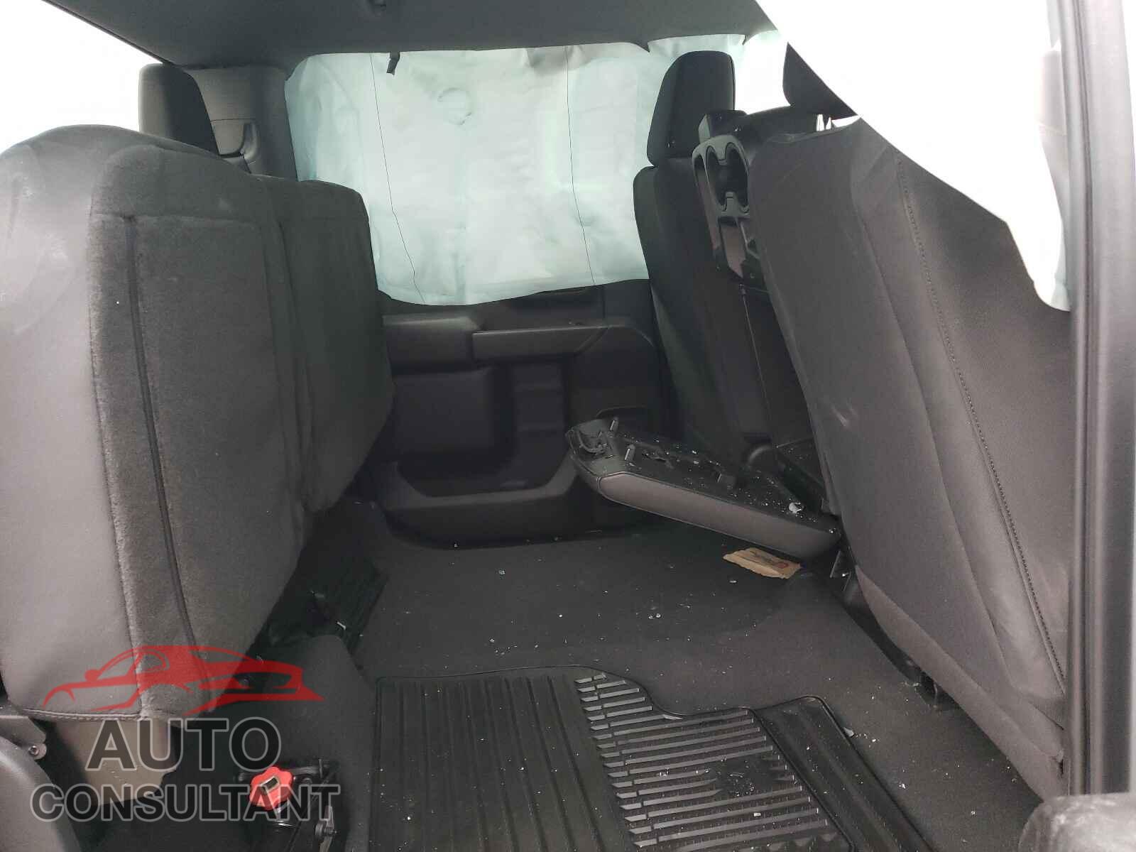 CHEVROLET SILVERADO 2021 - 1GCPYCEF4MZ297961