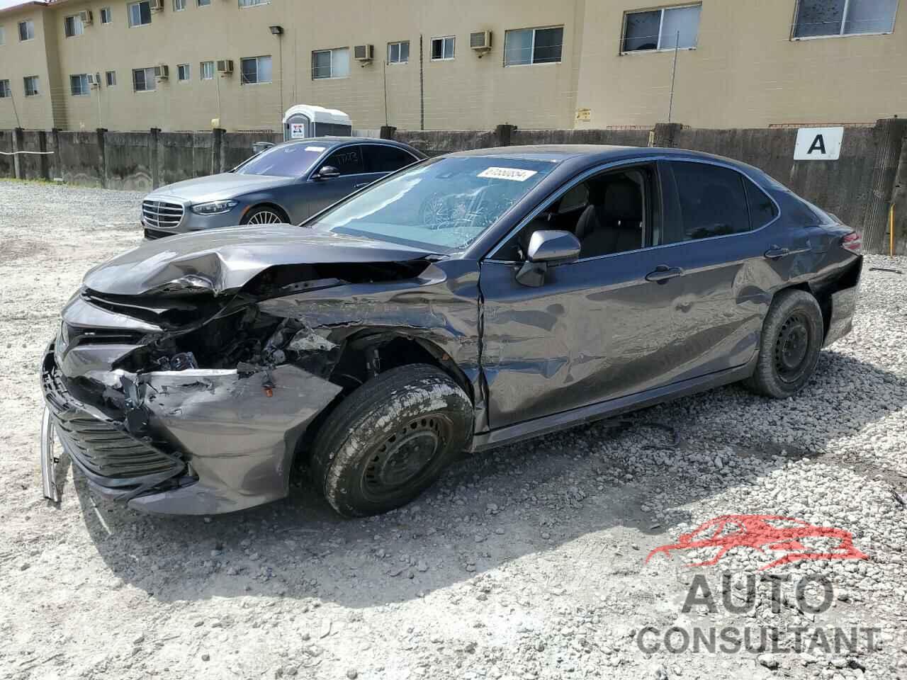 TOYOTA CAMRY 2018 - 4T1B11HK2JU659673