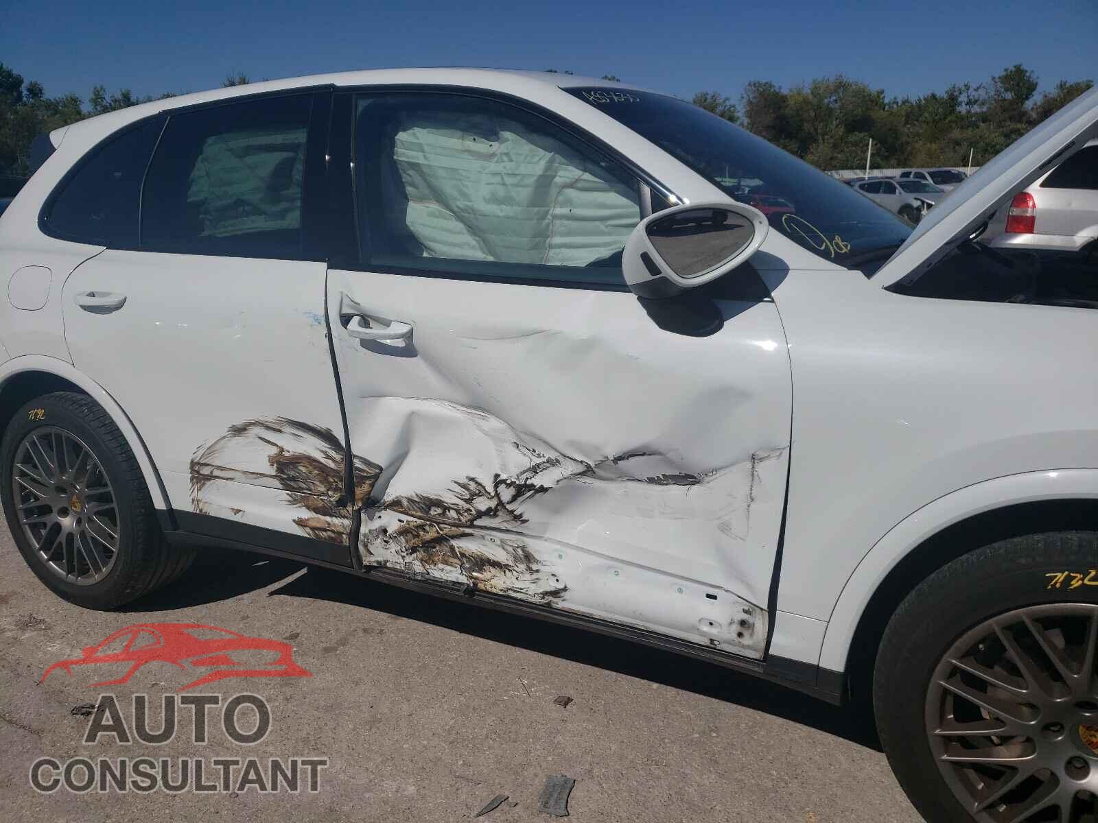 PORSCHE CAYENNE 2017 - WP1AA2A21HKA83630
