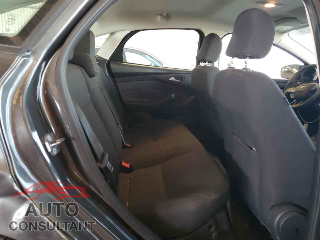 FORD FOCUS 2015 - 1FADP3F22FL288043