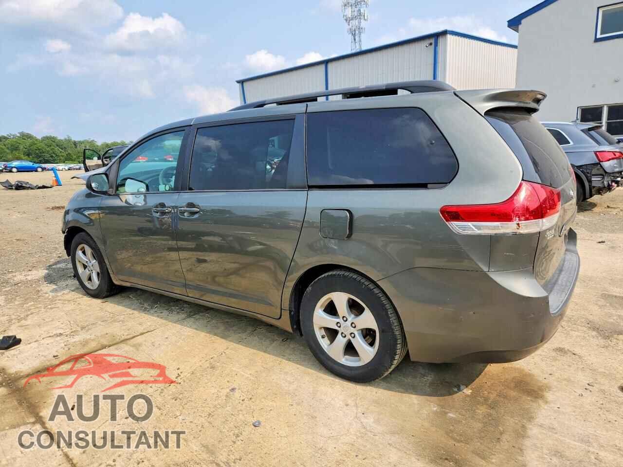 TOYOTA SIENNA 2011 - 5TDKK3DC5BS034623