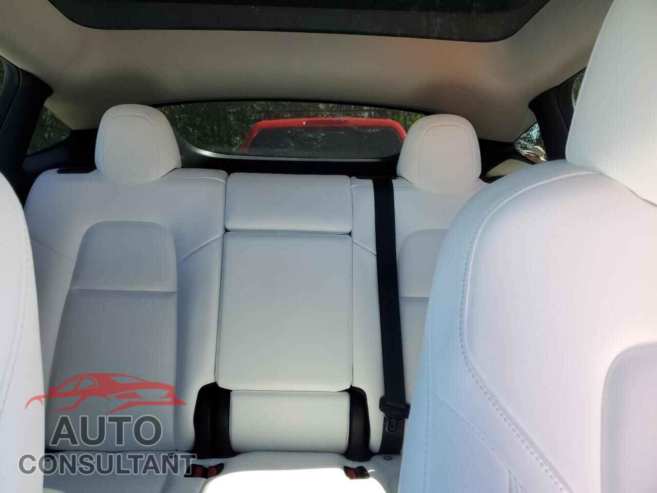 TESLA MODEL Y 2024 - 7SAYGDEE3RF176617