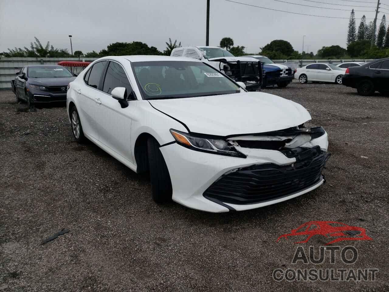TOYOTA CAMRY 2018 - 4T1B11HK8JU576801