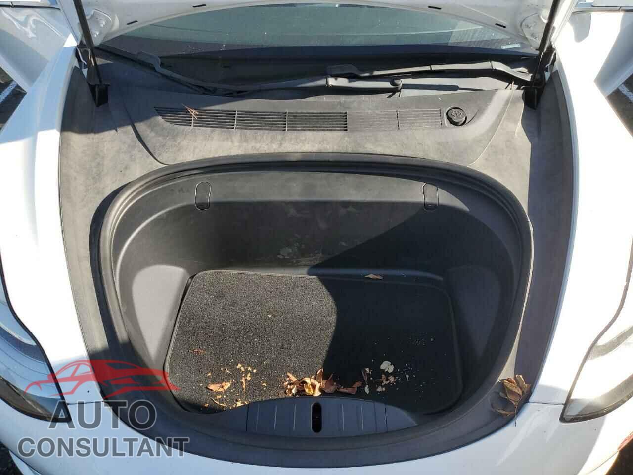 TESLA MODEL 3 2018 - 5YJ3E1EB0JF110323
