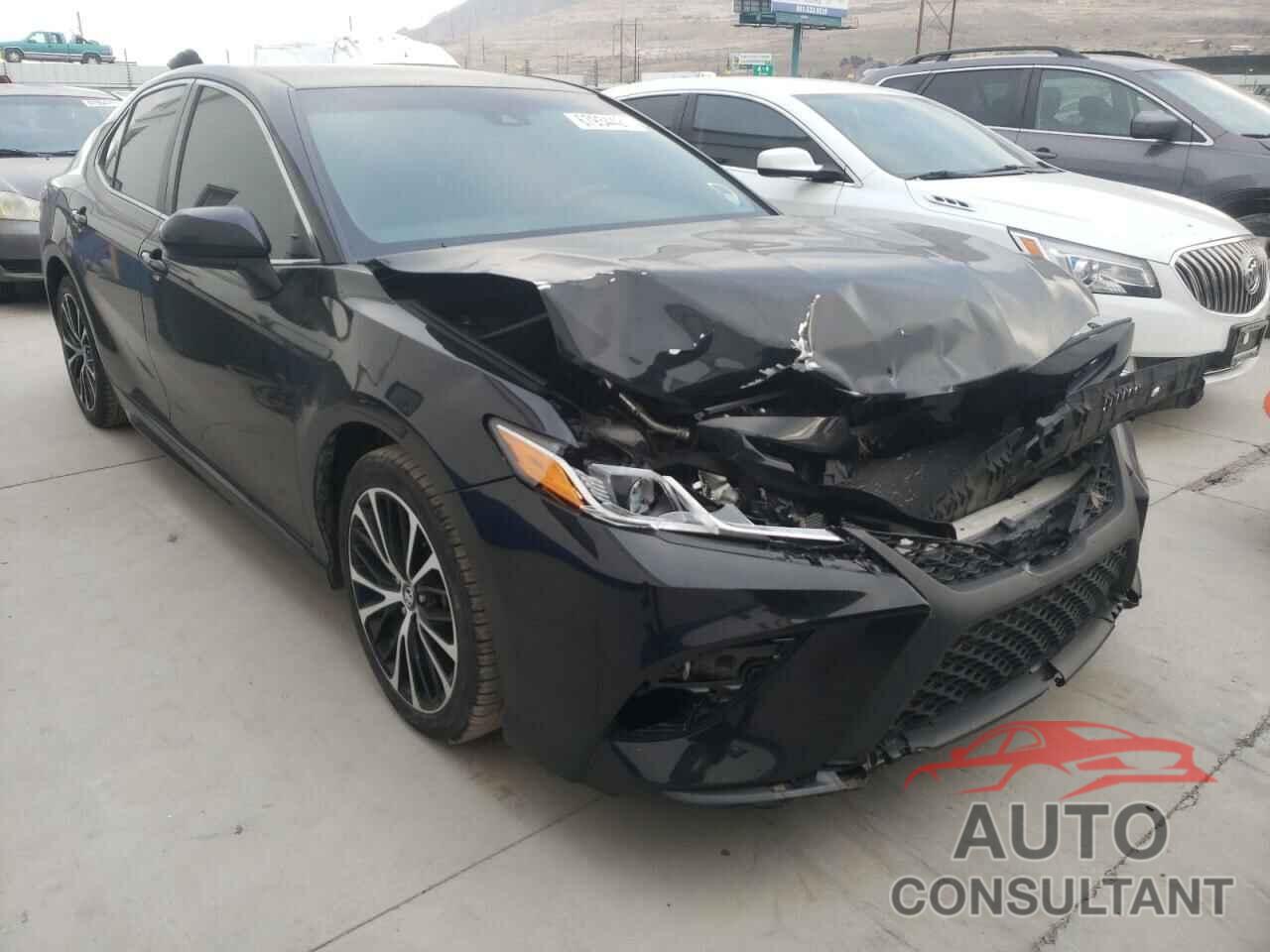 TOYOTA CAMRY 2018 - 4T1B11HK4JU011963