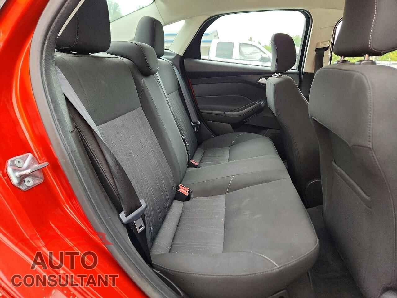 FORD FOCUS 2018 - 1FADP3F29JL286234
