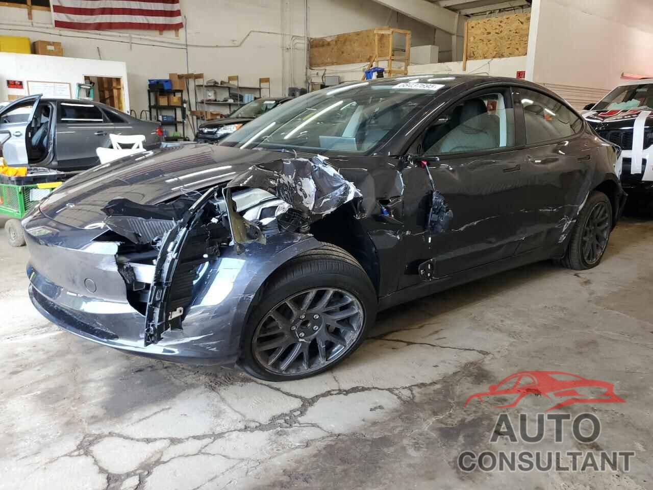 TESLA MODEL 3 2024 - 5YJ3E1EA9RF828682