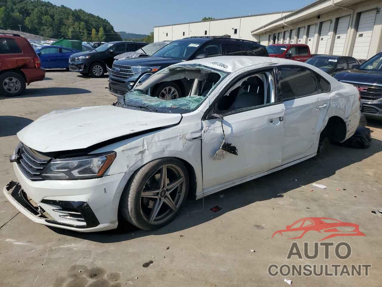 VOLKSWAGEN PASSAT 2018 - 1VWAA7A33JC025829