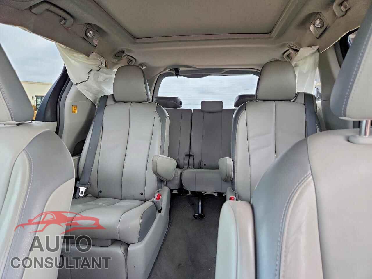 TOYOTA SIENNA 2013 - 5TDYK3DC8DS308474