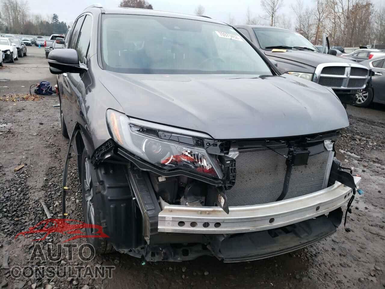 HONDA PILOT 2017 - 5FNYF6H95HB084644