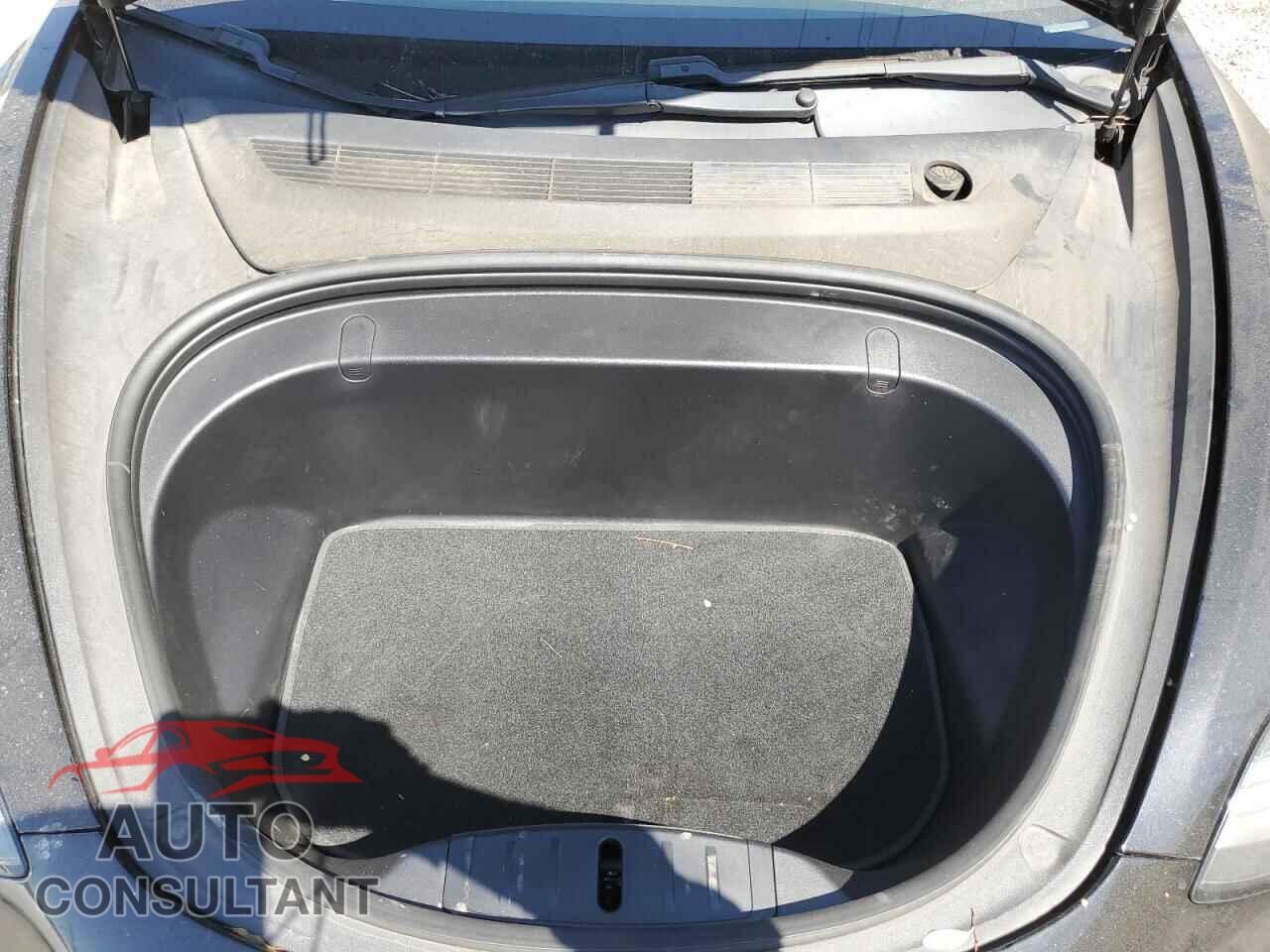 TESLA MODEL 3 2018 - 5YJ3E1EA4JF157233