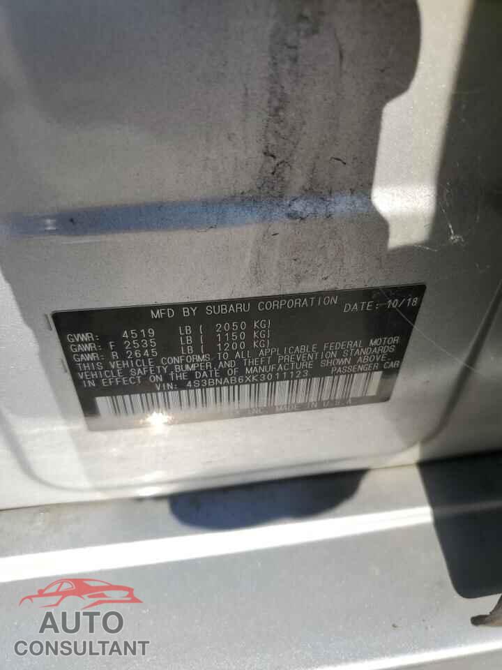 SUBARU LEGACY 2019 - 4S3BNAB6XK3011123