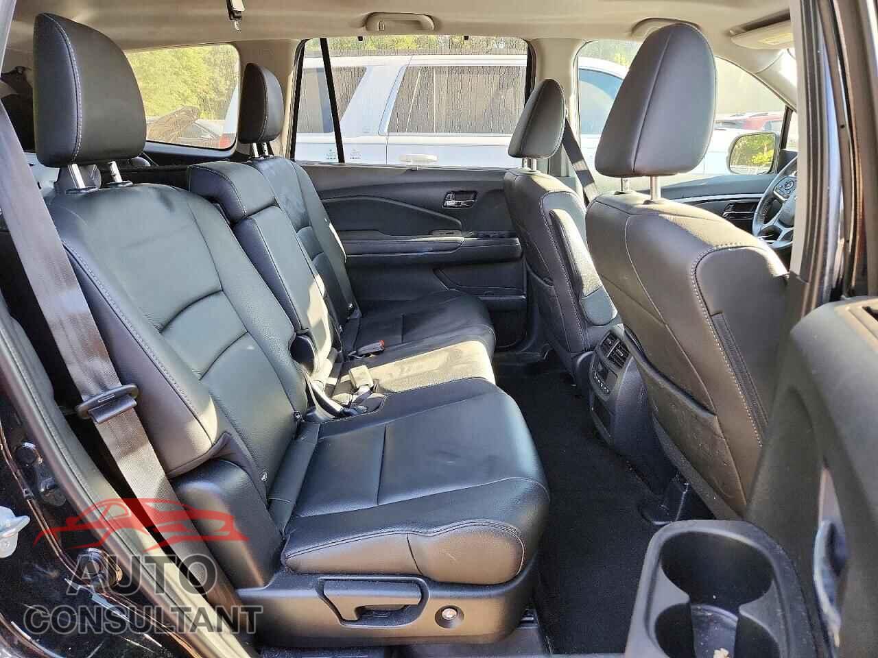 HONDA PILOT 2021 - 5FNYF5H29MB013485