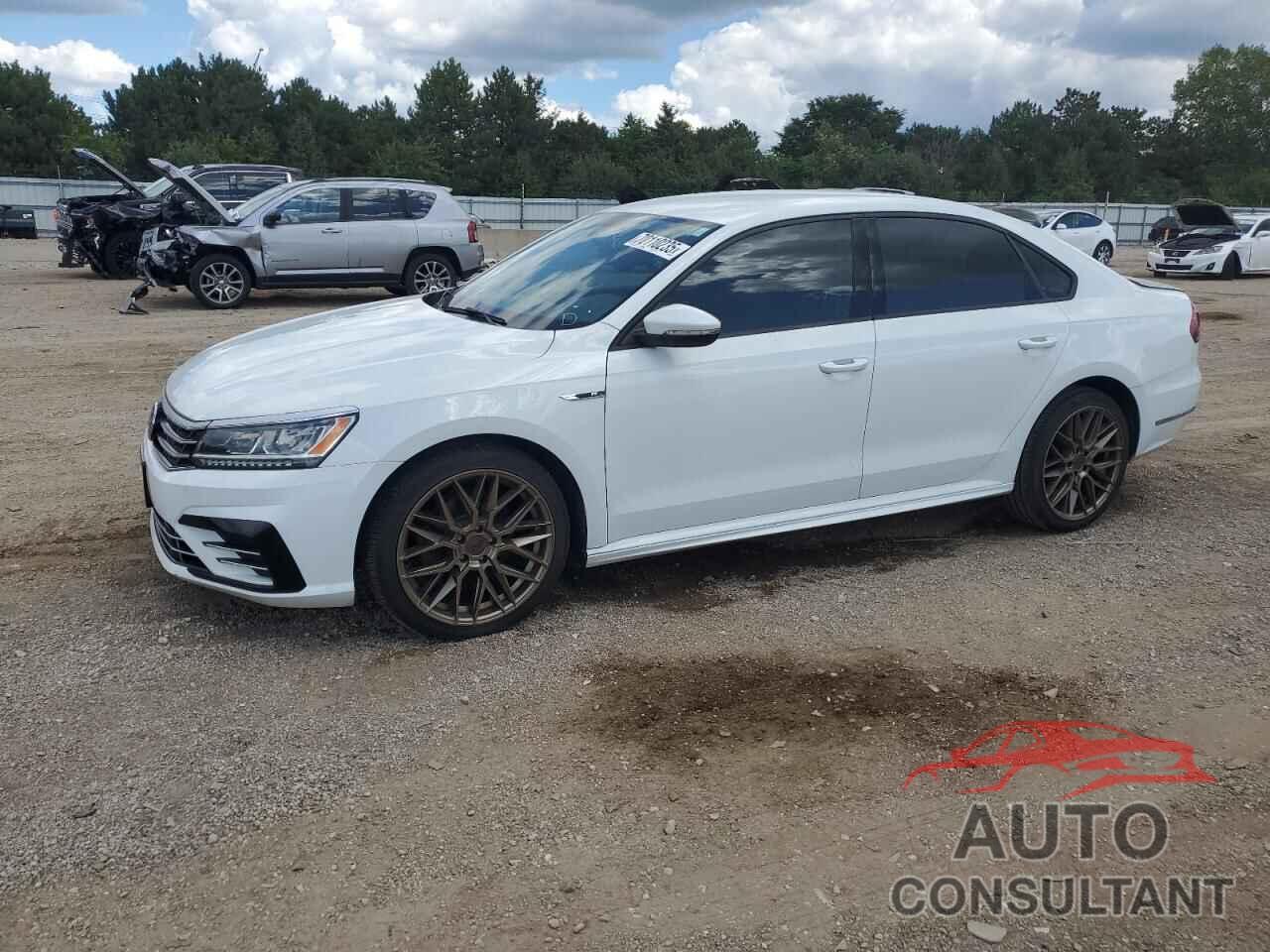 VOLKSWAGEN PASSAT 2018 - 1VWAA7A35JC015304