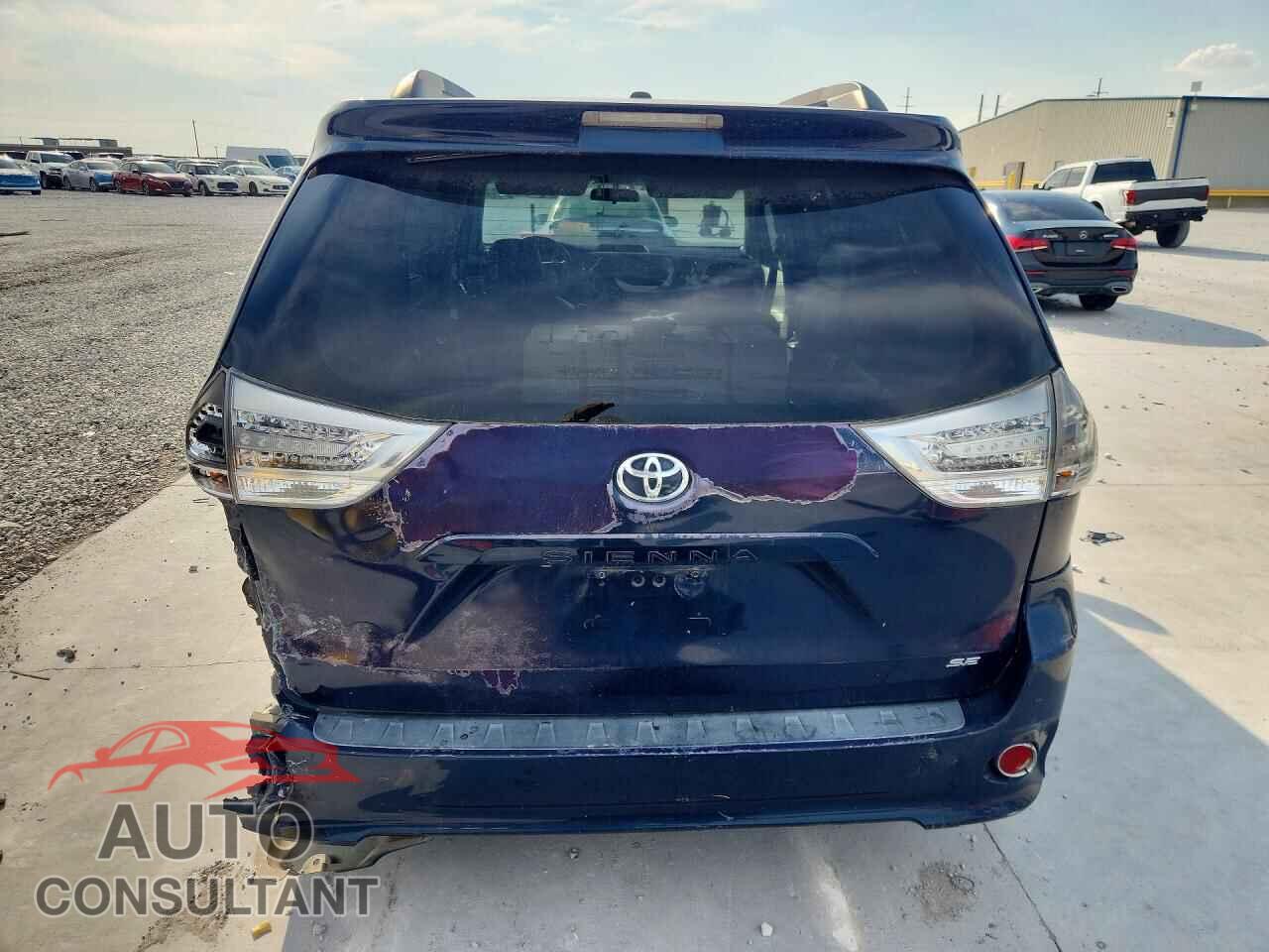 TOYOTA SIENNA 2011 - 5TDXK3DC7BS049047
