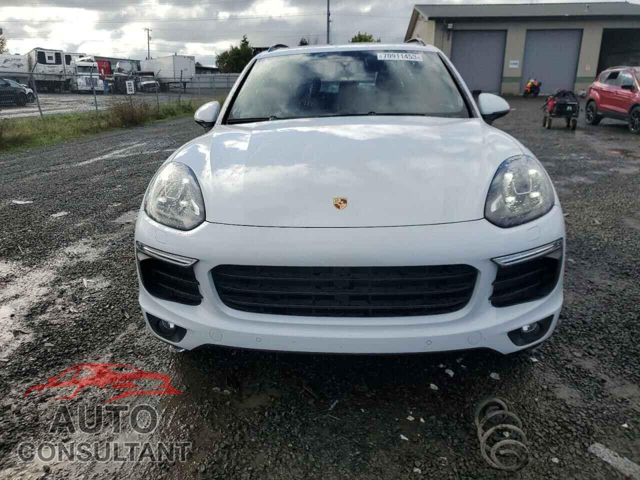 PORSCHE CAYENNE 2018 - WP1AA2A24JKA02447