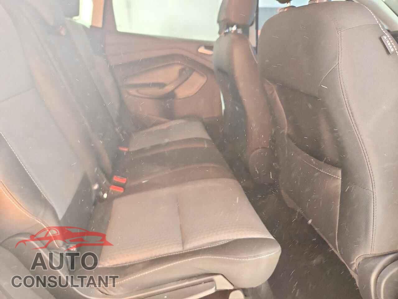 FORD ESCAPE 2017 - 1FMCU0GD5HUE92728