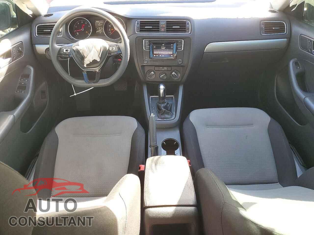 VOLKSWAGEN JETTA 2018 - 3VW2B7AJ1JM229821