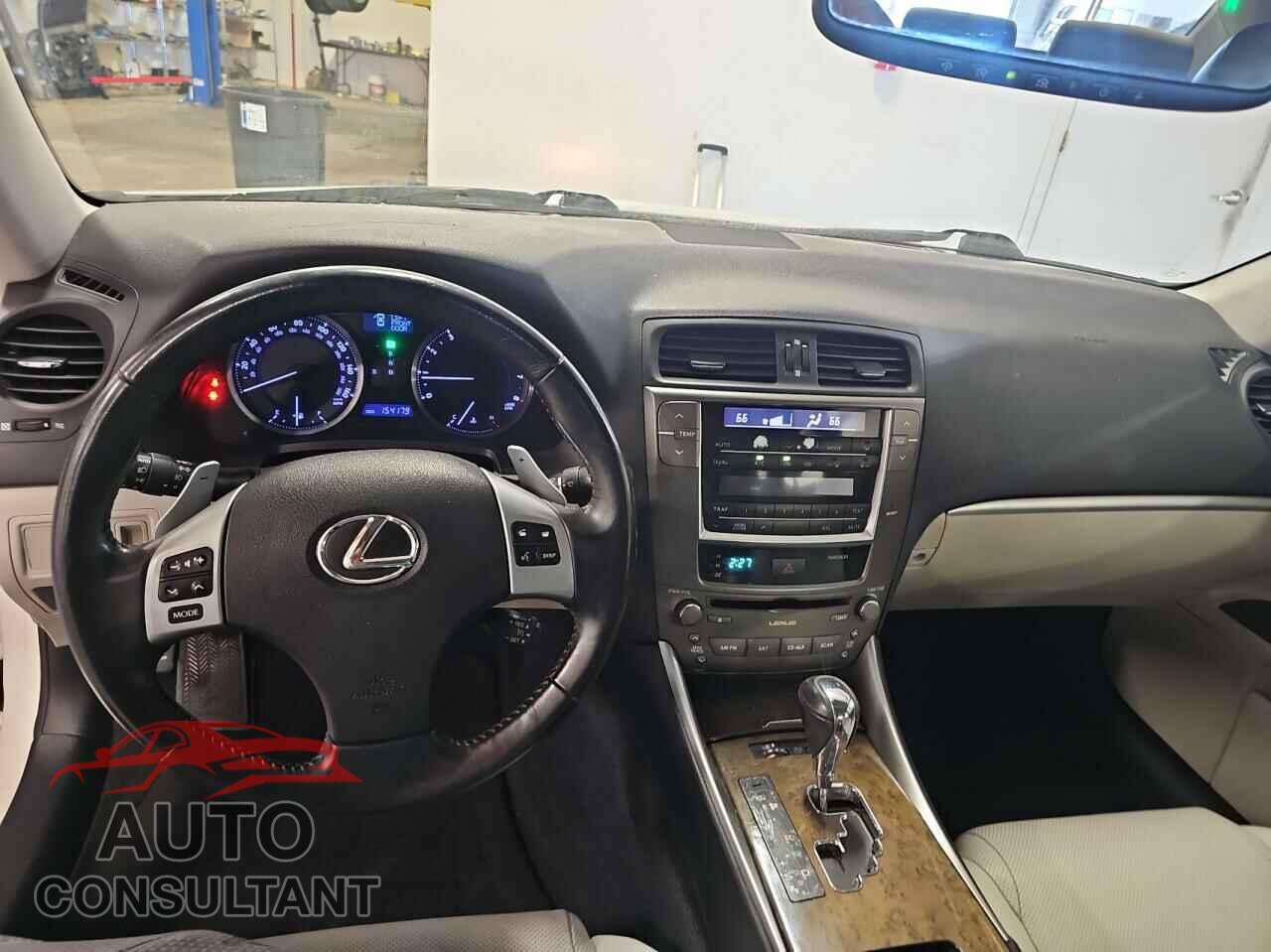 LEXUS IS 2011 - JTHBF5C22B5135177