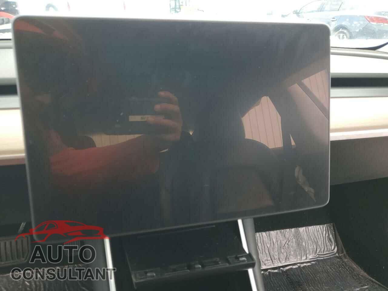 TESLA MODEL 3 2019 - 5YJ3E1EB7KF469749