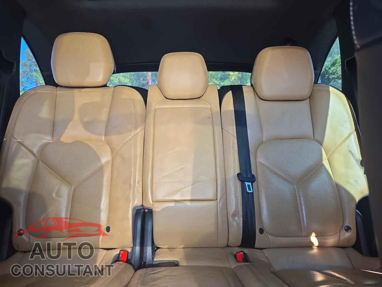 PORSCHE CAYENNE 2016 - WP1AA2A25GKA37958