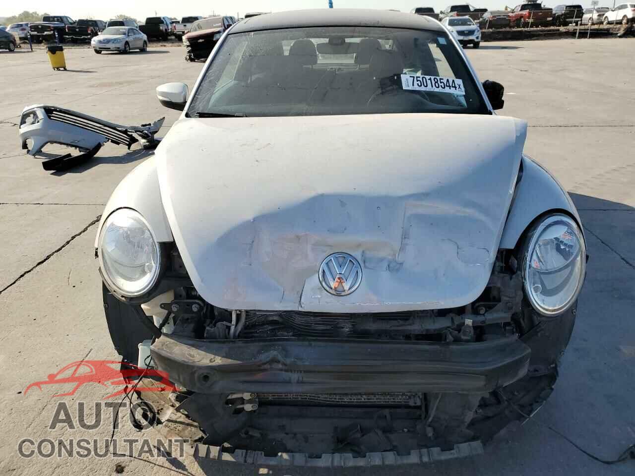 VOLKSWAGEN BEETLE 2018 - 3VWJD7AT7JM701754