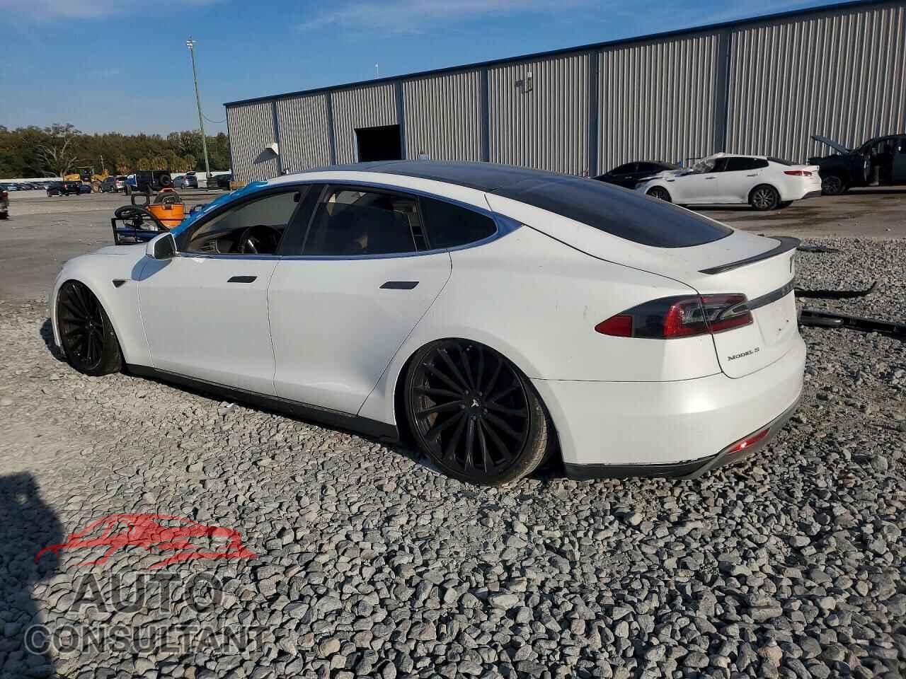 TESLA MODEL S 2013 - 5YJSA1CP2DFP10464