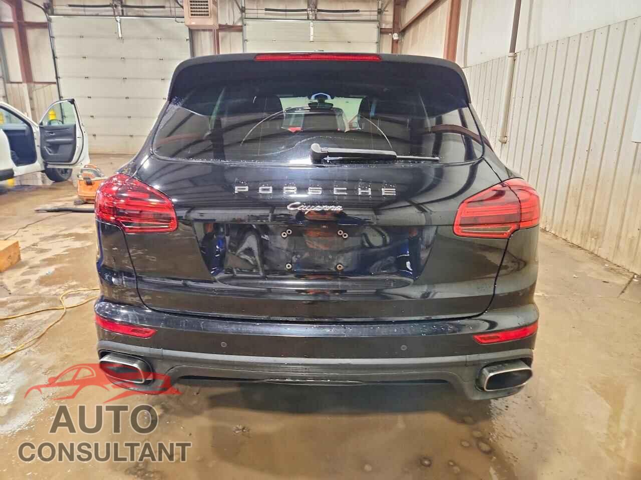 PORSCHE CAYENNE 2016 - WP1AA2A22GKA11771